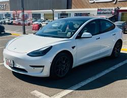 تسلا موديل 3